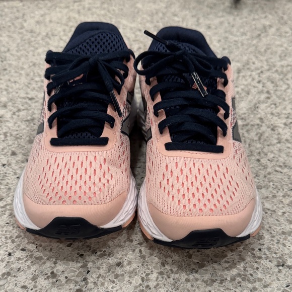 Women’s 5.5 New Balance Pink and Navy Athletic Sneakers 680v6 Running Shoes - Picture 4 of 9